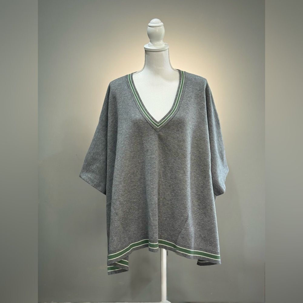 SALE! Gray House of Harlow 1960 V-Neck Poncho Sweater O/S EUC